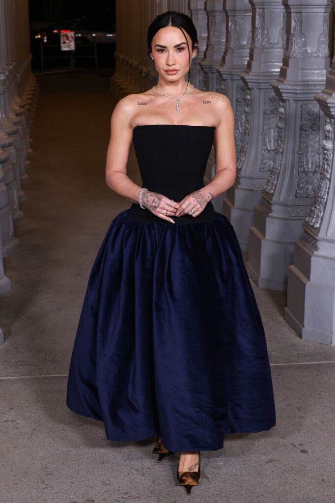 Poznati koji su zablistali na LACMA Gala 2025
Demi Lovato nosi Salih Balta haljinu i James Ellen nakit