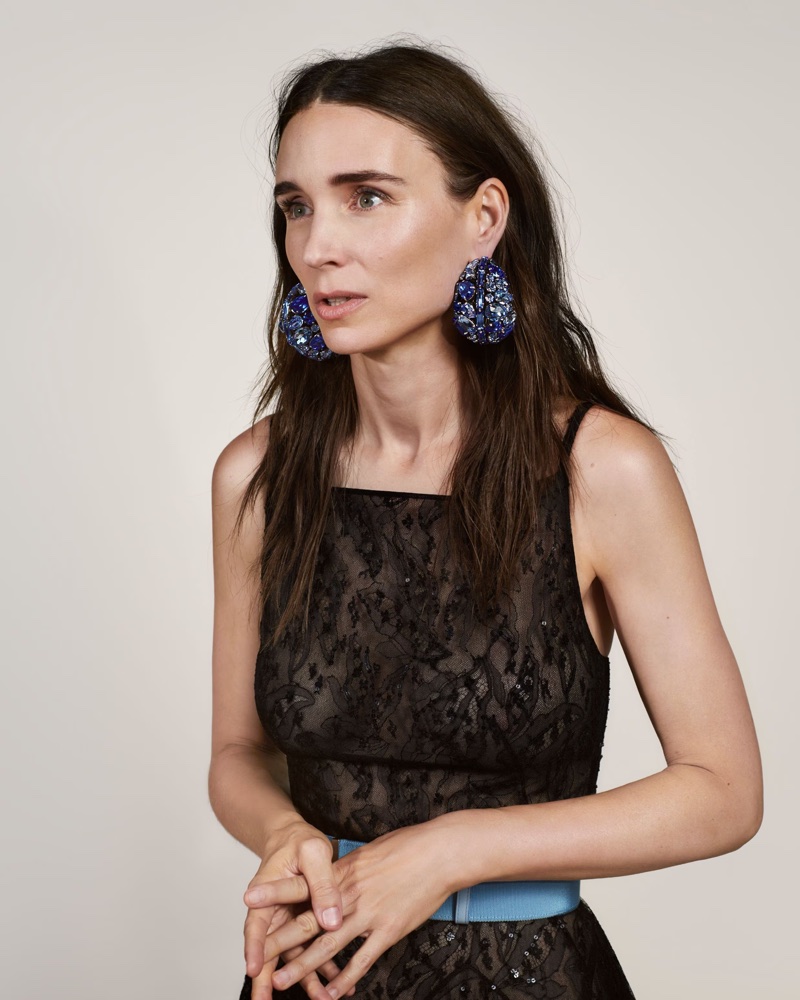 Rooney Mara zrači kul stavom u Givenchy kampanji za Resort 2026