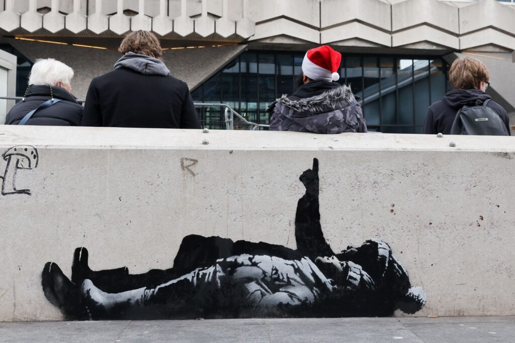 Banksy pred Božić iznenadio London sa dva identična murala