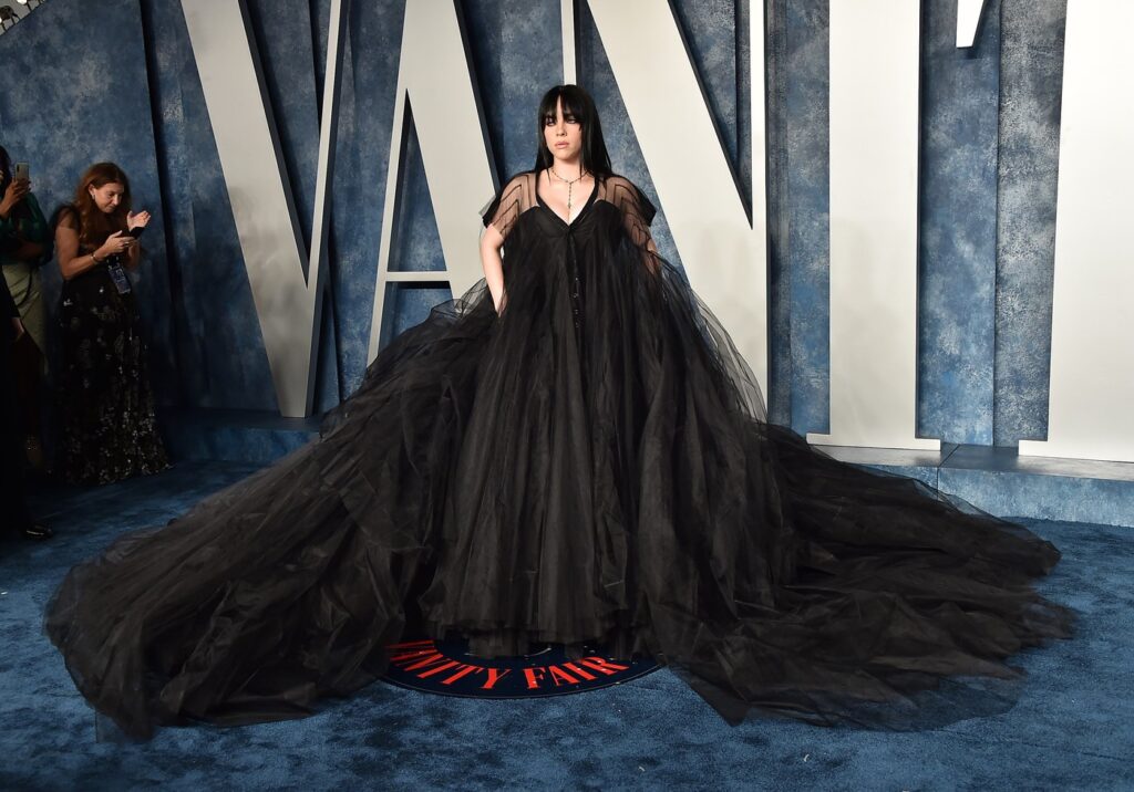 Billie Eilish i konstrukcija modnog autoriteta