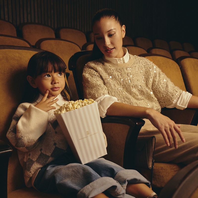 Brunello Cucinelli pretvara praznike u filmski trenutak (7) Cinema Meraviglia nas poziva da usporimo, obučemo se lepo i zajedno zakoračimo u magiju