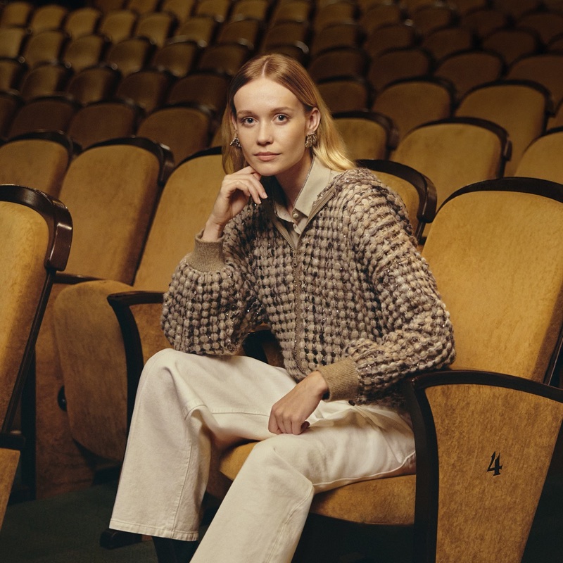 Brunello Cucinelli pretvara praznike u filmski trenutak (7)
Cinema Meraviglia nas poziva da usporimo, obučemo se lepo i zajedno zakoračimo u magiju