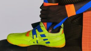 Issey Miyake Foot“ usmerava pažnju na samo ljudsko stopalo, iznova osmišljavajući obuću kao alat koji može suptilno da unapredi svakodnevni život.