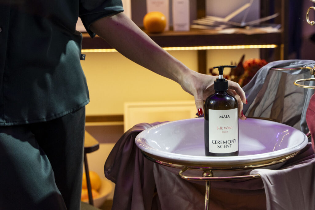 Veče posvećeno svili,mirisima i ženama koje biraju kvalitet