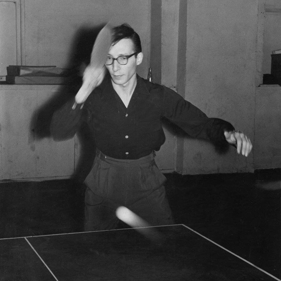 Marty Supreme otkriva pravu priču iza filma sa Timothée Chalametom – od života legendarnog ping-pong hustlera Marty Reisman-a do inspiracije za sportsku dramu smeštenu u Njujork pedesetih godina.