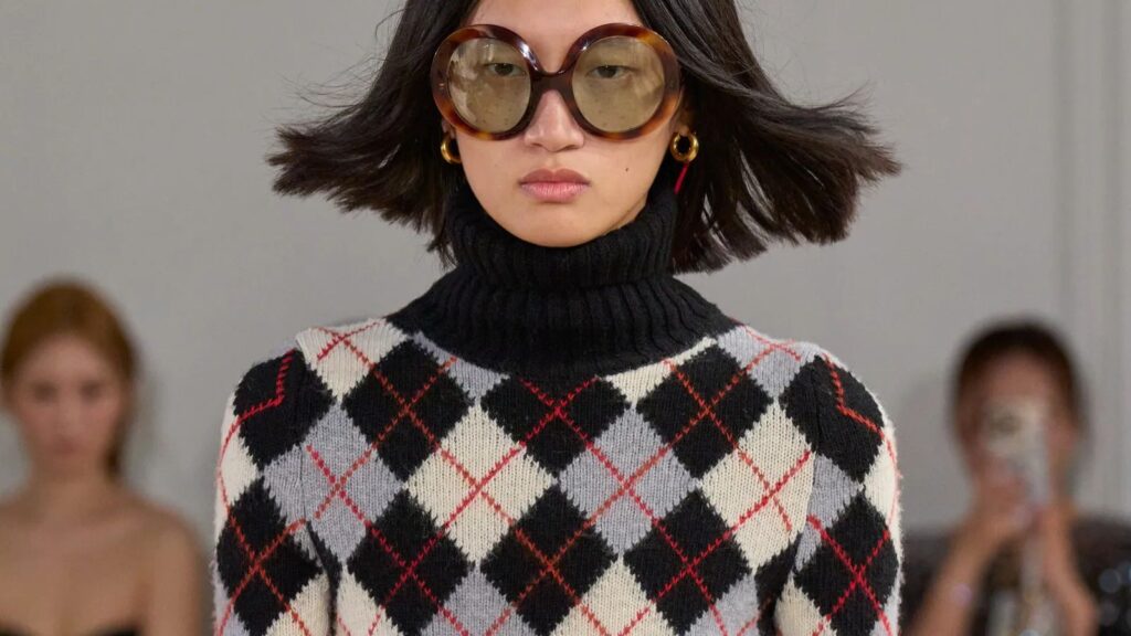 Trend alert! Džemperi sa škotskim motivima
