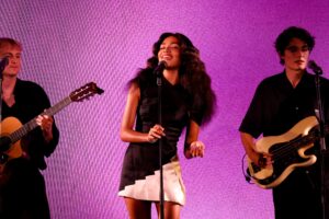 Ove godine svedočili smo meteorskim usponima muzičara kao što su Olivia Dean i KATSEYE, koji su od malih fanbaza stigli do globalne popularnosti.