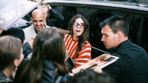 Ako razmišljate o promeni frizure u novoj godini koja je u skladu sa aktuelnim trendovima, 2026. godina donosi jasne smernice.