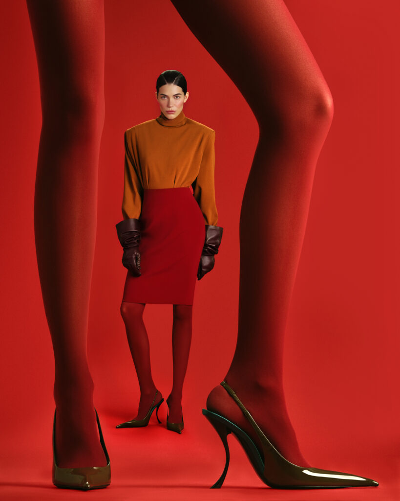 Ksenia Mishina: Art of Fashion
Top, suknja, rukavice, cipele - sve, Saint Laurent by Anthony Vaccarello