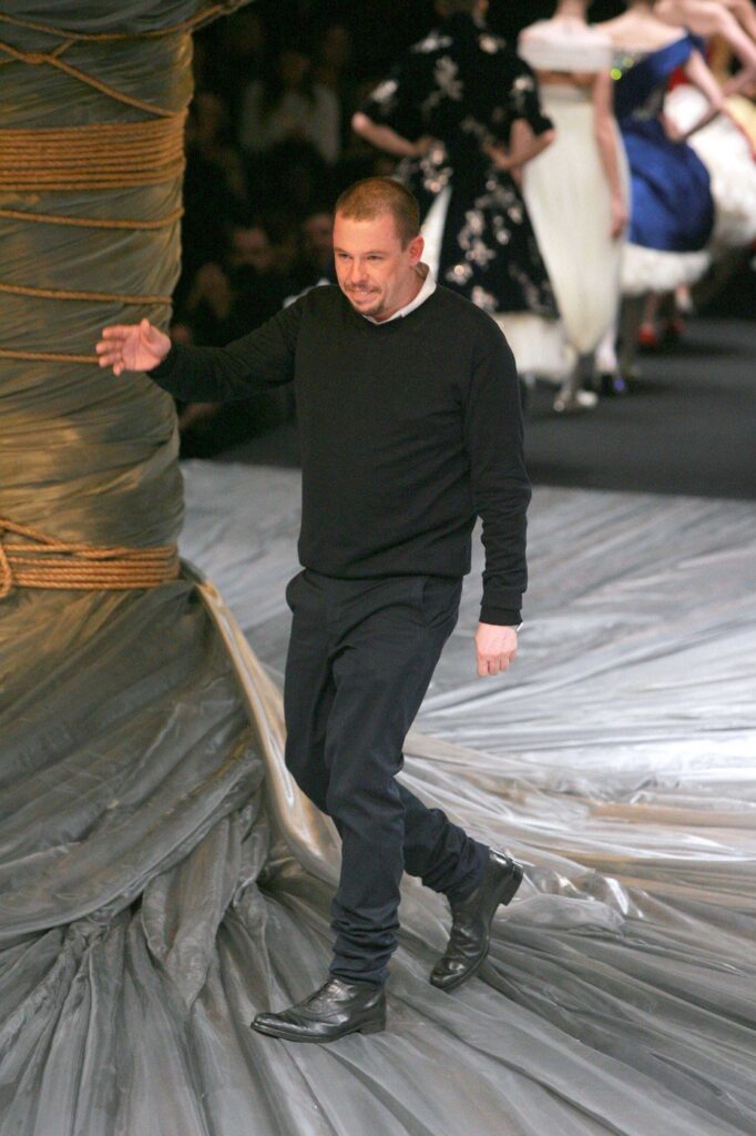 Modna arhiva: Alexander McQueen (Jesen/Zima 2008–2009)
The Girl Who Lived in a Tree - modna bajka o moći i transformaciji