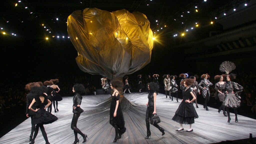 Modna arhiva: Alexander McQueen (Jesen/Zima 2008–2009) The Girl Who Lived in a Tree - modna bajka o moći i transformaciji