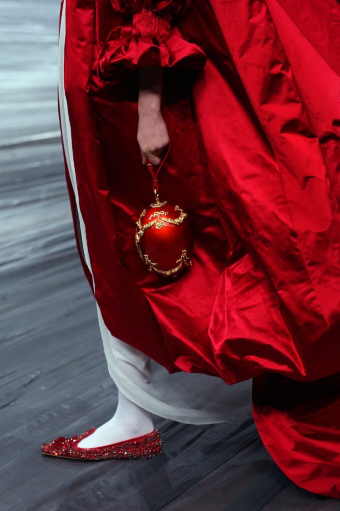 Modna arhiva: Alexander McQueen (Jesen/Zima 2008–2009)
The Girl Who Lived in a Tree - modna bajka o moći i transformaciji