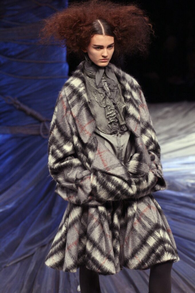 Modna arhiva: Alexander McQueen (Jesen/Zima 2008–2009)
The Girl Who Lived in a Tree - modna bajka o moći i transformaciji