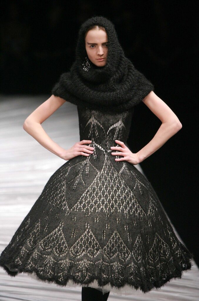 Modna arhiva: Alexander McQueen (Jesen/Zima 2008–2009)
The Girl Who Lived in a Tree - modna bajka o moći i transformaciji