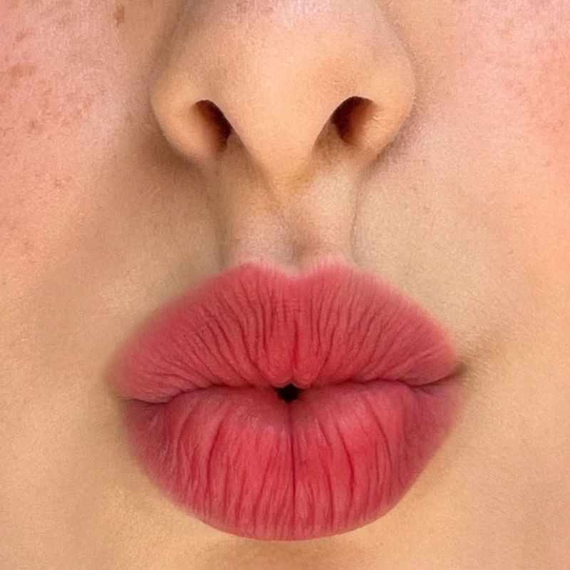 Cloud lips: Najromantičniji makeup trend za Dan zaljubljenih