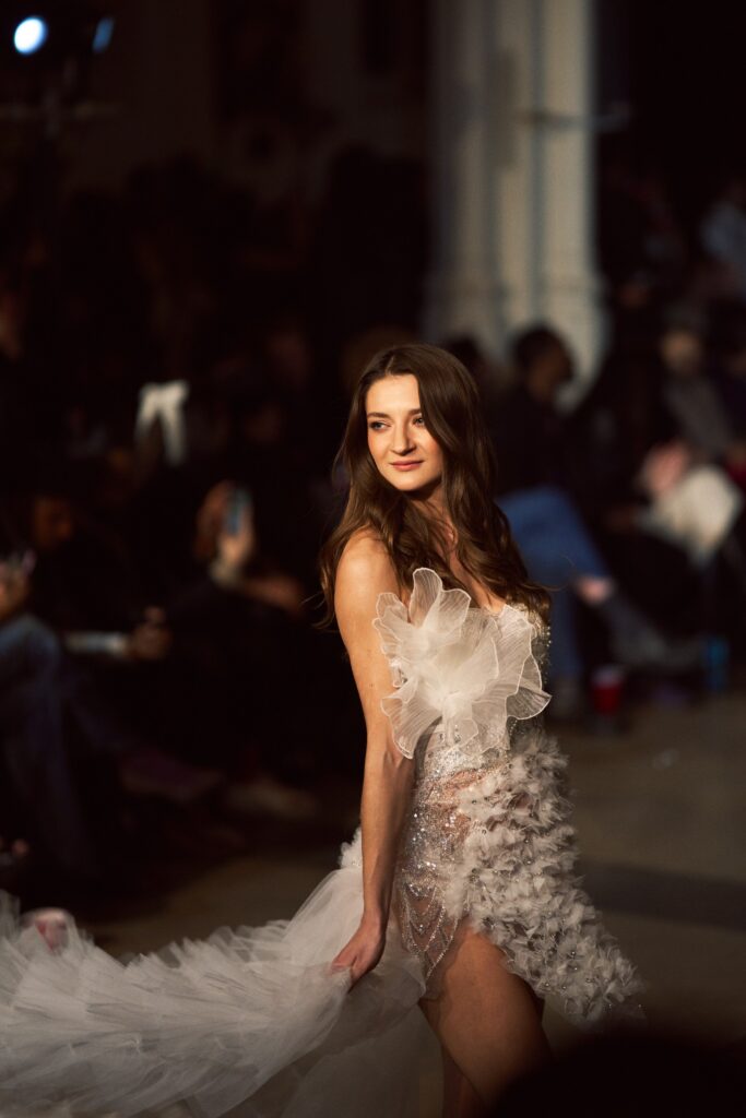 Paris Runway Official odabrao 5 mladih dizajnera za predstavljanje na otvaranju London Fashion Weeku