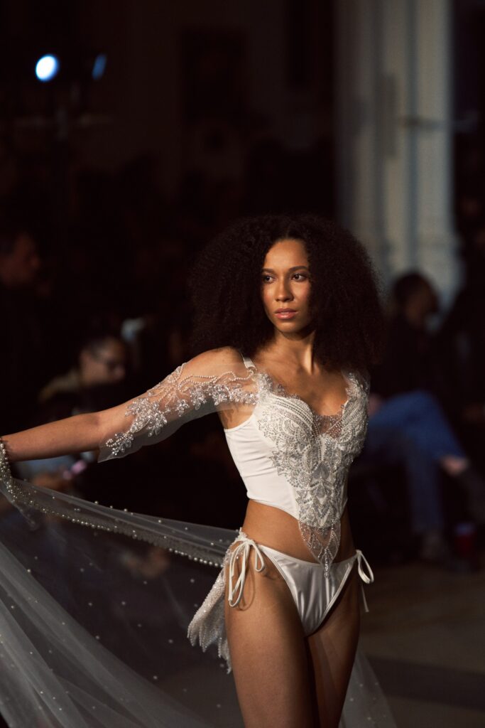 Paris Runway Official odabrao 5 mladih dizajnera za predstavljanje na otvaranju London Fashion Weeku