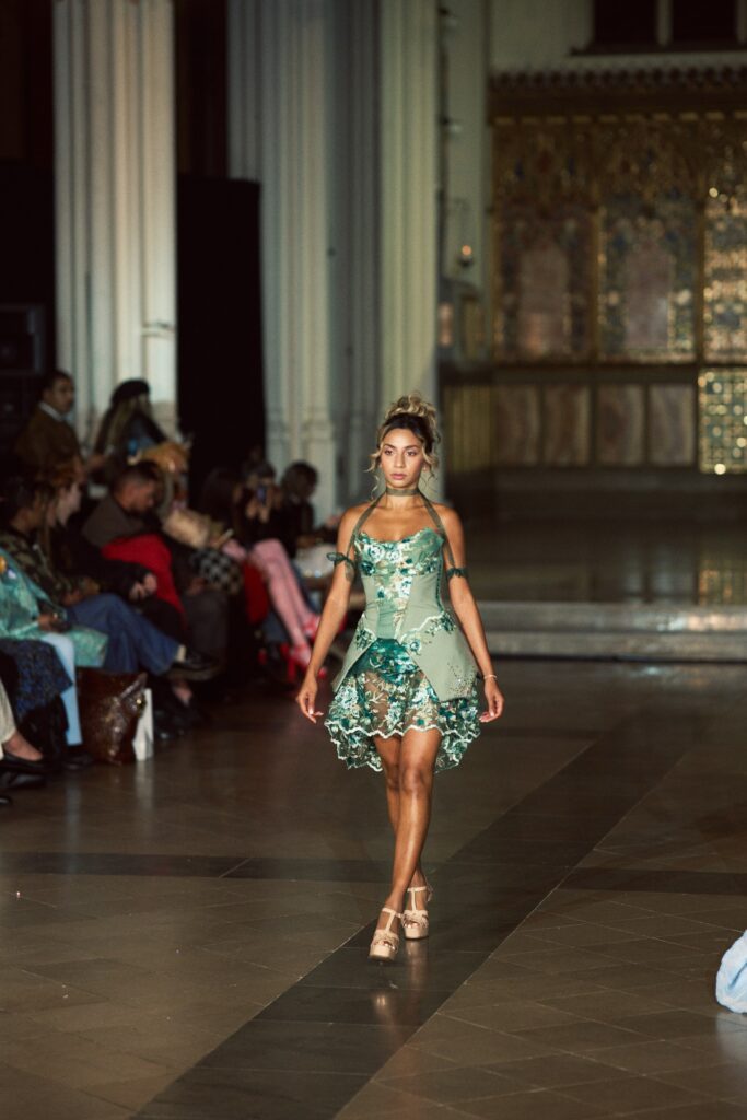 Paris Runway Official odabrao 5 mladih dizajnera za predstavljanje na otvaranju London Fashion Weeku