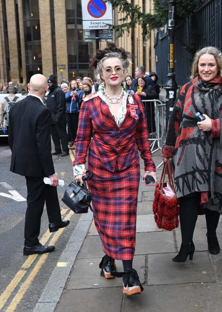 U četvrtoj sezoni The White Lotus, glavne uloge tumače Helena Bonham Carter i Steve Coogan, uz nove zvezde Caleb Jonte Edwards, Marissu Long, Alexandera Ludwiga, Chrisa Messinu i AJ Michalku