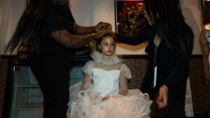 Uz zapažene goste u prvom redu i snažan međunarodni odjek, nova kolekcija osvaja evropske modne prestonice.