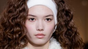 ‘Sleepy Girl’ makeup je luksuzna evolucija estetike ‘Clean-Girl’