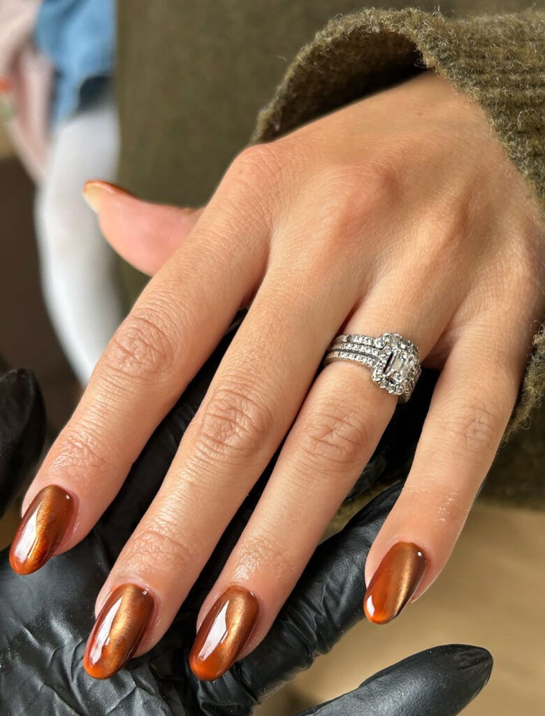 Velvet manikir: Najlepše ideje za baršunaste nokte