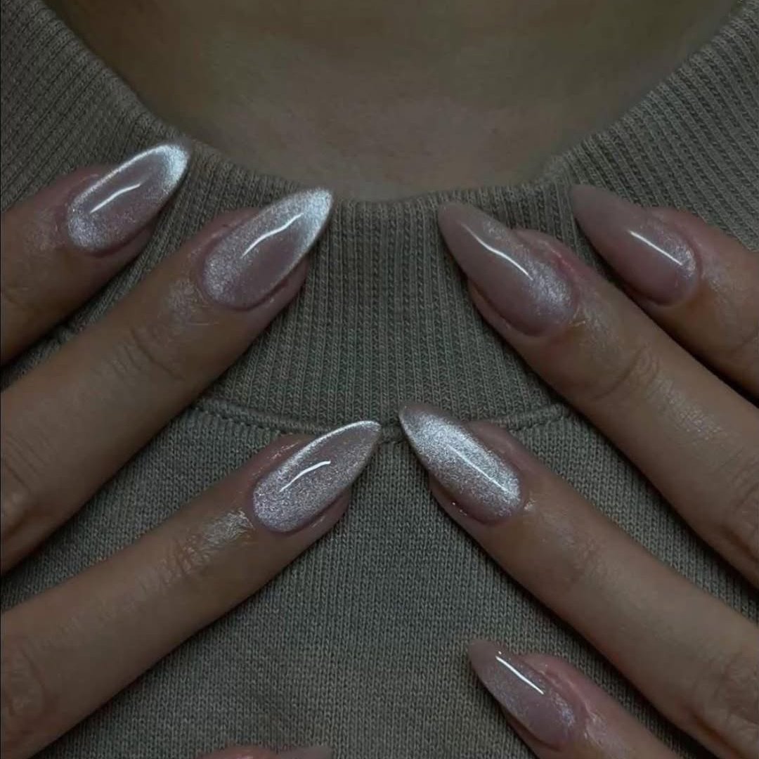 Velvet manikir: Najlepše ideje za baršunaste nokte