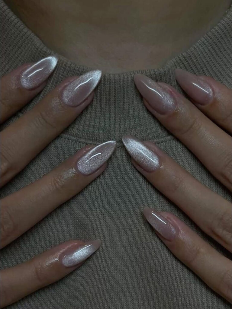 Velvet manikir: Najlepše ideje za baršunaste nokte