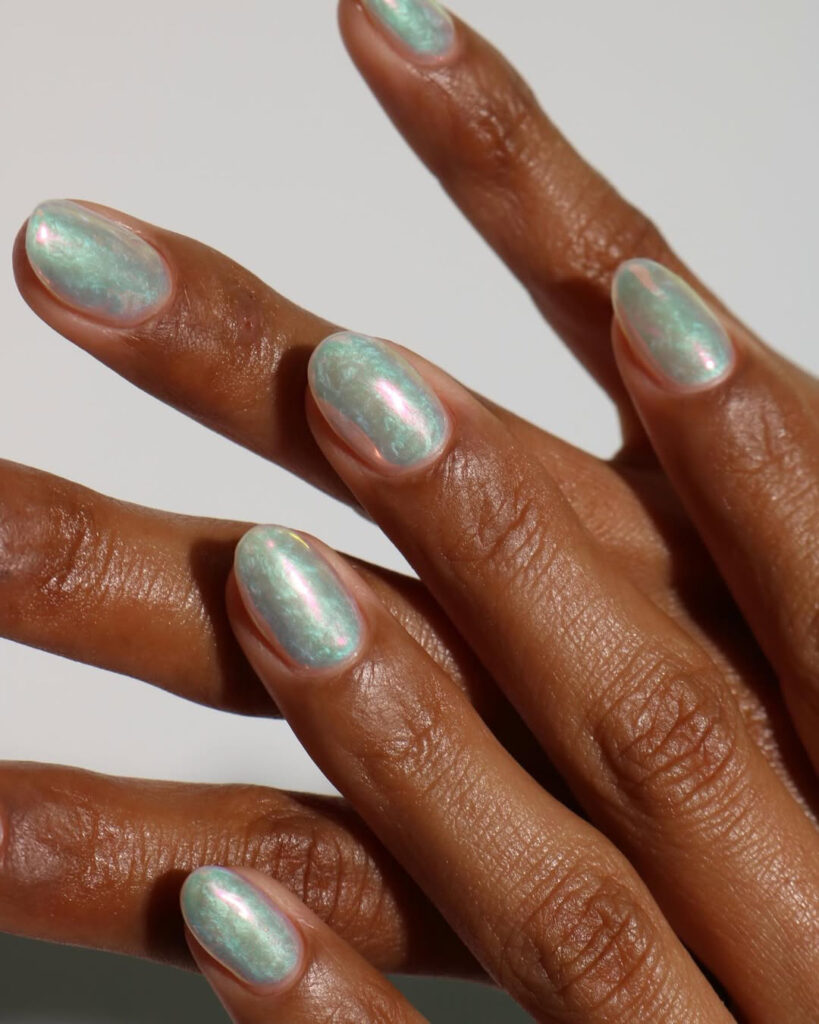 Velvet manikir: Najlepše ideje za baršunaste nokte