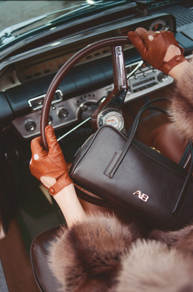 ARTE & BELLEZZA
Dragana Mircetic, osnivacica i kreativna direktorka brenda Arte & Bellezza, gradi sopstvenu bezvremenu pricu, evocirajuci epohu u kojoj su stil i sloboda nerazdvojni