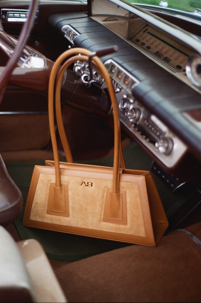 ARTE & BELLEZZA
Dragana Mircetic, osnivacica i kreativna direktorka brenda Arte & Bellezza, gradi sopstvenu bezvremenu pricu, evocirajuci epohu u kojoj su stil i sloboda nerazdvojni