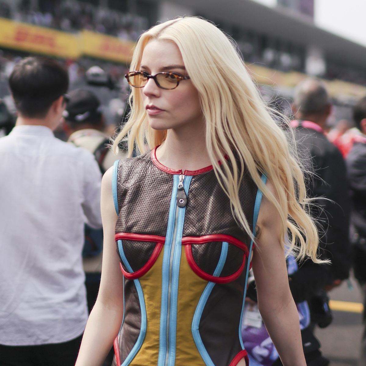 Anya Taylor-Joy oduševila u šarenom vintage kožnom korsetom