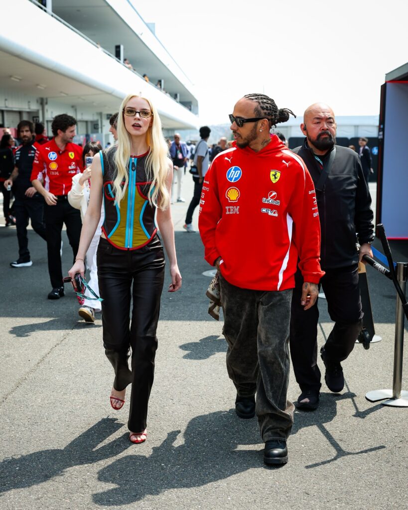 Anya Taylor-Joy oduševila u šarenom vintage kožnom korsetom