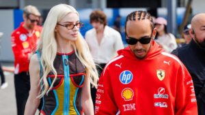 Anya Taylor-Joy oduševila u šarenom vintage kožnom korsetom