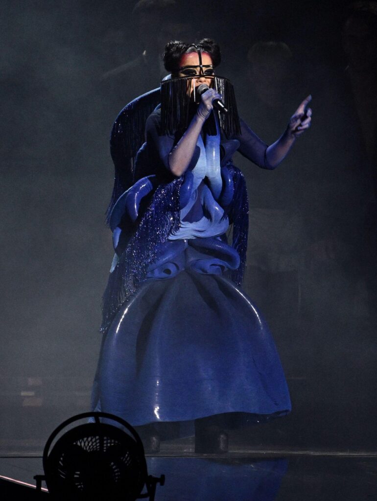 Crveni tepih BRIT Awards 2026: Moda u prvom planu Björk