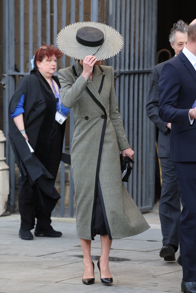 Kate Middleton zablistala u spektakularnom šeširu širokog oboda