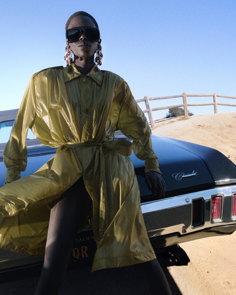 Saint Laurent kampanja za leto 2026 izgleda kao kadar iz filma
Kampanja donosi film noir estetiku, kožu u prvom planu i glamur koji počinje tek nakon zalaska sunca