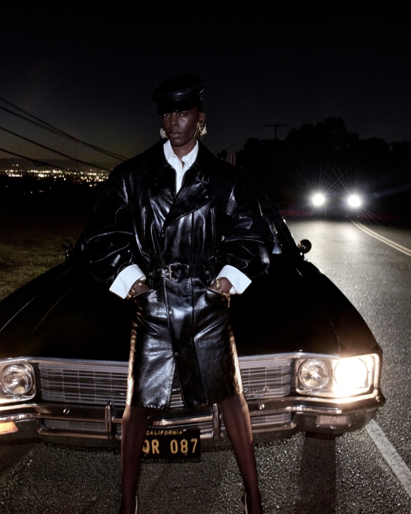 Saint Laurent kampanja za leto 2026 izgleda kao kadar iz filma
Kampanja donosi film noir estetiku, kožu u prvom planu i glamur koji počinje tek nakon zalaska sunca