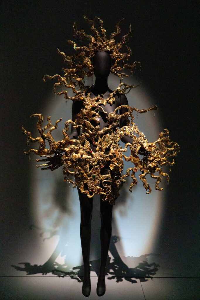 V&A najavljuje „Schiaparelli Fashion Becomes Art”