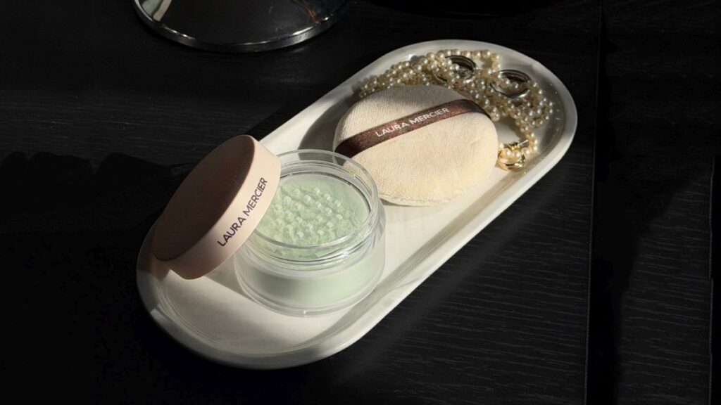 Zeleni puder za fiksiranje – trend ili potreba? Ako vas muče akne, rosacea ili osetljiv ten, ovo je proizvod koji cilja baš na to