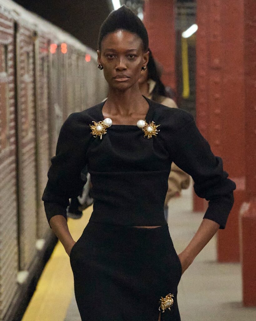 Broševi se vraćaju u modu: Aksesoar koji će obeležiti 2026.