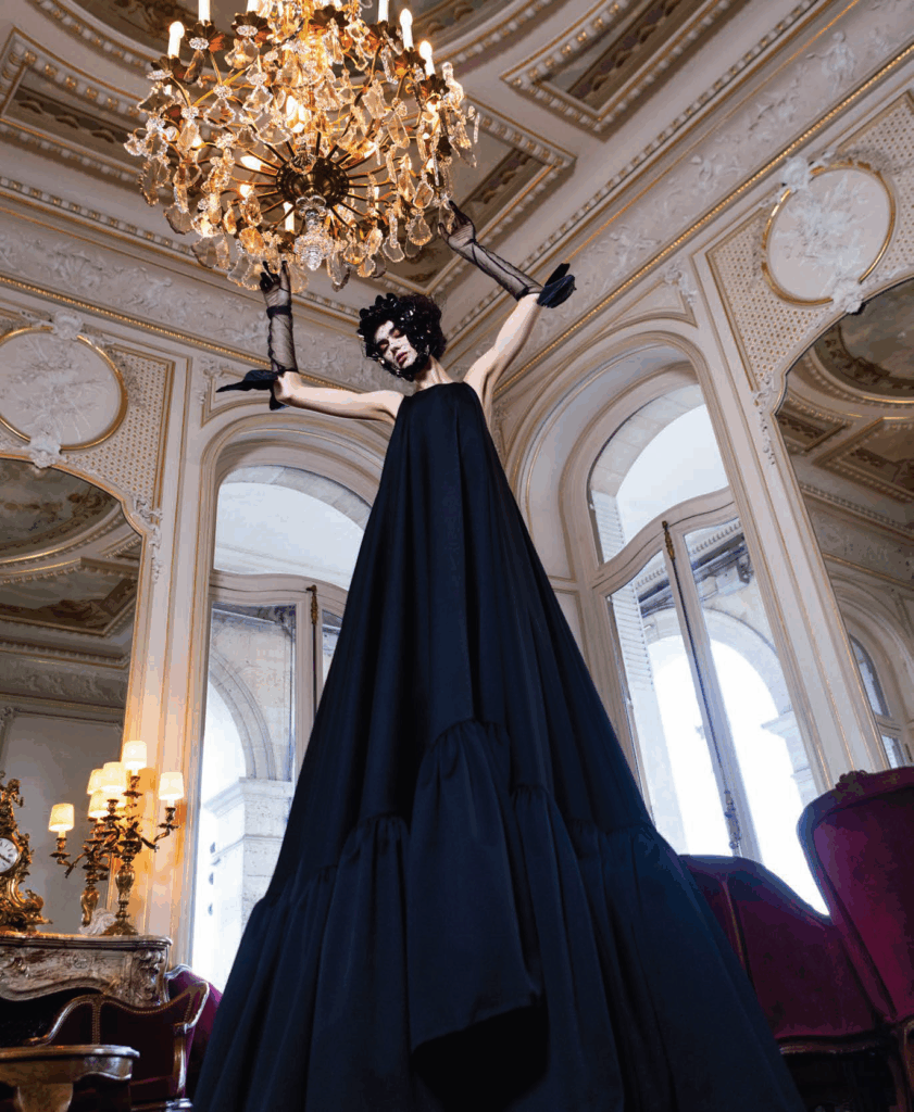 BAZAAR editorial: Pariski Eho

Haljina JUOZAS COUTURE PARIS;
Rukavice THOMASINE GLOVES; 
Ukras za kosu VERONICA MARUCCI