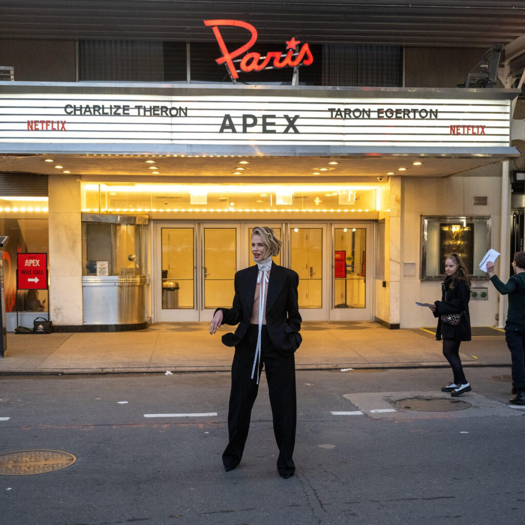 Charlize Theron oduševila u Dior muškom odelu u Njujorku