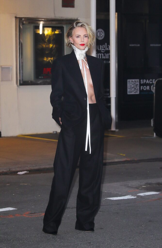 Charlize Theron oduševila u Dior muškom odelu u Njujorku