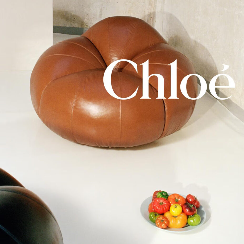 Redizajnirana Tomato Chair iz sedamdesetih dobija savremeno Chloé izdanje predstavljeno na Milan Design Week 2026