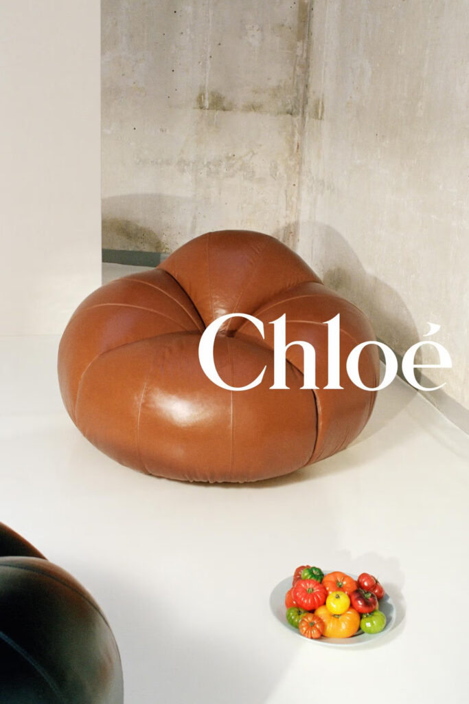 Redizajnirana Tomato Chair iz sedamdesetih dobija savremeno Chloé izdanje predstavljeno na Milan Design Week 2026
