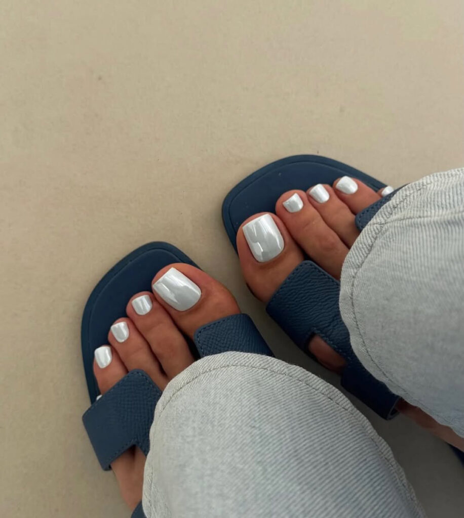 Chrome pedikir: Trend visokog sjaja koji osvaja internet