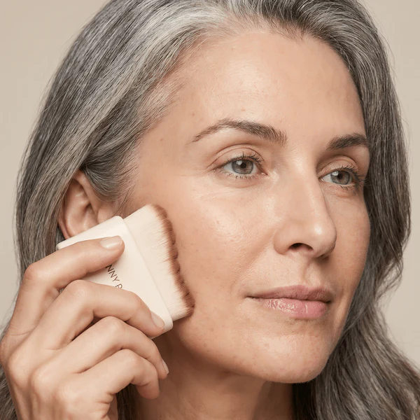 Da li četke za limfnu drenažu zaista deluju? Objektivan pogled na efekte, ograničenja i razliku u odnosu na masažu rukama i gua sha.