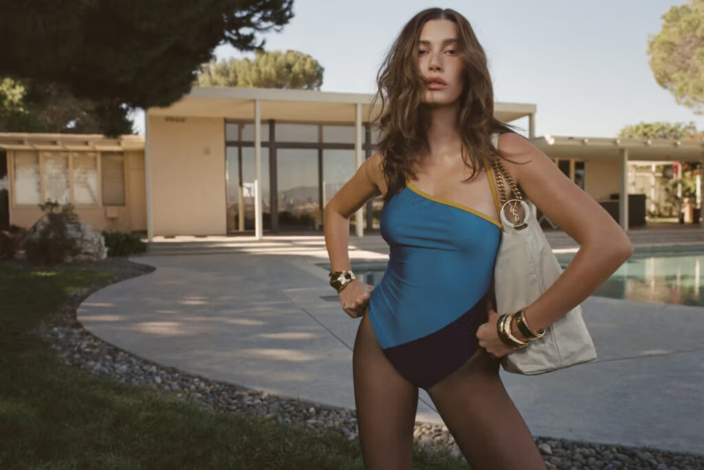 Hailey Bieber u fokusu nove Saint Laurent kampanje
„Tangerine Temptation“ donosi filmski glamur i savremenu estetiku pod vođstvom Anthonyja Vaccarella