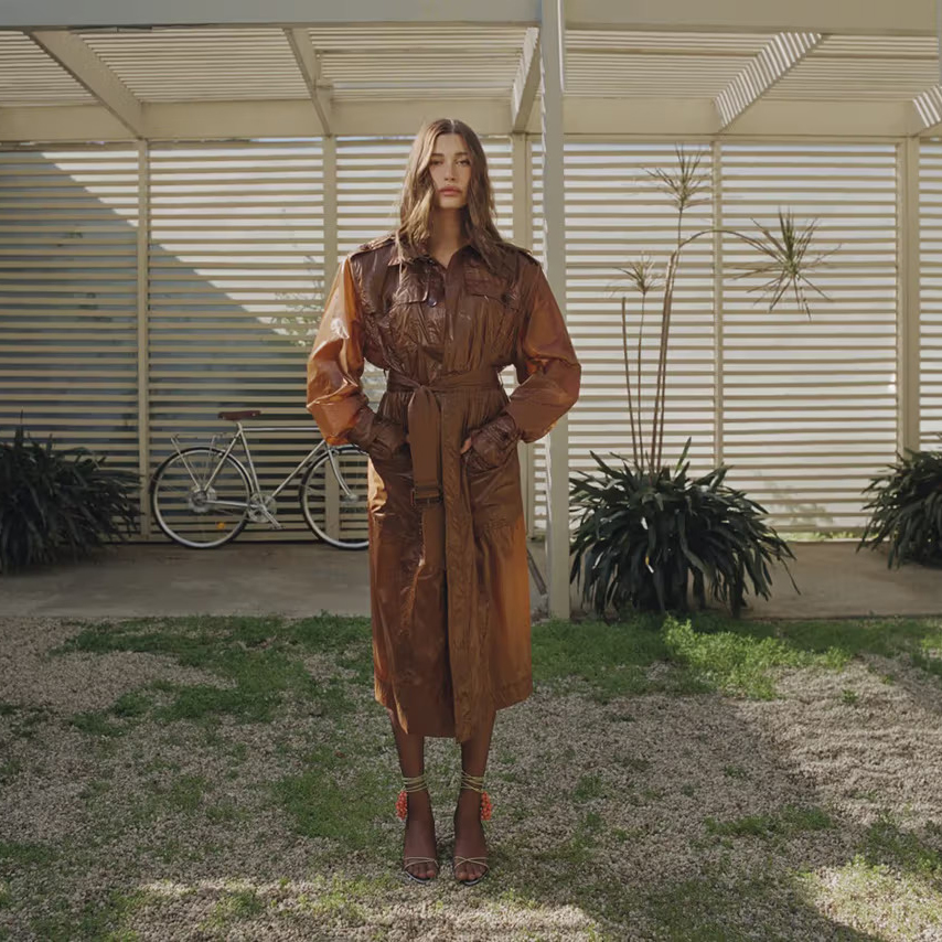 Hailey Bieber u fokusu nove Saint Laurent kampanje